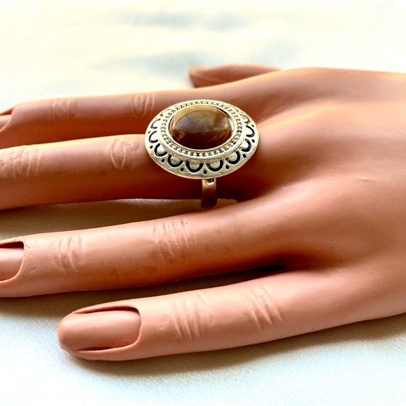 Jewelry - ANTIQUE & VINTAGE RINGS. 
Back in the day, “getting pinned”.